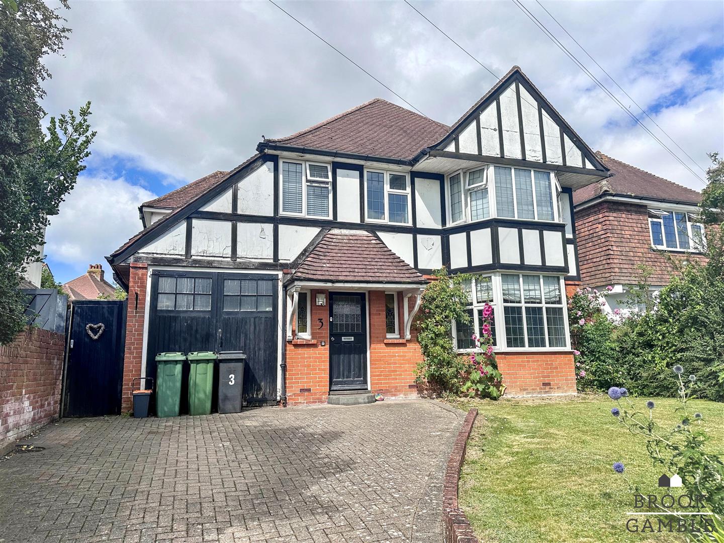 4 Bedroom House. Baldwin Avenue in Eastbourne, East Sussex 36